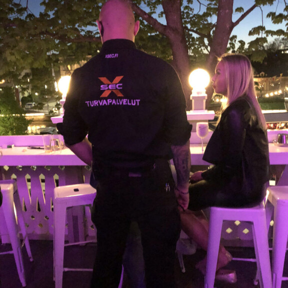 Romanssi?! Temptation Island -Iiron kaunis seuralainen paljastui tyrmääväksi Miss Helsinki -finalistiksi: viettivät iltaa tiiviisti yhdessä – uudet kuvat! iiro ja rebecca