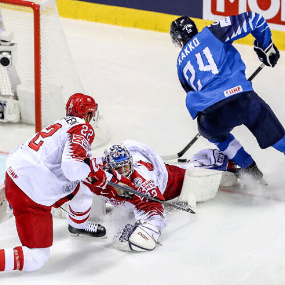 Kaapo Kakko purjehti koko kentän läpi ja hassutti vielä kaupan päälle tanskalaismaalivahti Sebastian Dahminkin. Kaapo Kakko purjehti koko kentän läpi ja hassutti vielä kaupan päälle tanskalaismaalivahti Sebastian Dahminkin.