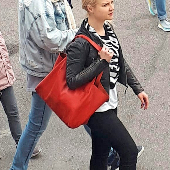 Roope ja Helmi-Leena eivät ainakaan peittele suhdettaan, vaikka kumpikaan ei ole sitä sanallakaan kommentoinut julkisesti. Roope ja Helmi-Leena eivät ainakaan peittele suhdettaan, vaikka kumpikaan ei ole sitä sanallakaan kommentoinut julkisesti.