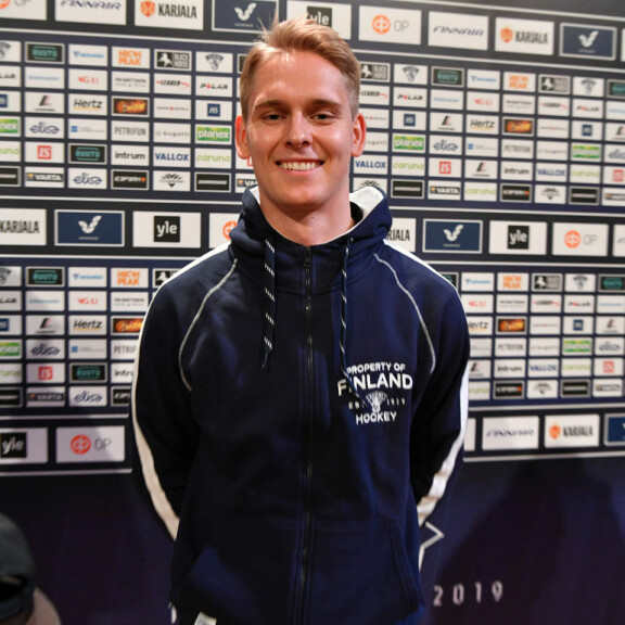 Lierihattuinen trendsetteri, komeuden perikuva ja viikinkimäinen veistos – tässä ovat Leijonien MM-joukkueen kuumimmat komistukset! Kevin Lankinen