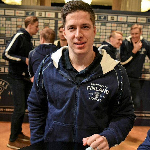 Lierihattuinen trendsetteri, komeuden perikuva ja viikinkimäinen veistos – tässä ovat Leijonien MM-joukkueen kuumimmat komistukset! Arttu Ilomäki