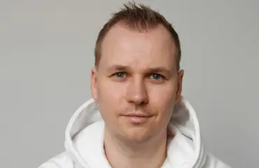 Tämä mies on Suomen parhaiden e-urheilijoiden taustalla – ”20 vuotta sitten suhtautuminen oli hyvin erilaista!” 