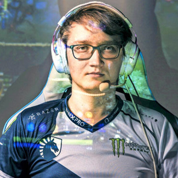 Suomalaisen e-urheilun tulokuningas Lasse 'Matumbaman' Urpalainen on saanut Dota 2 -strategiapeliä pelaamalla turnauspalkintoina miljoonatulot. Suomalaisen e-urheilun tulokuningas Lasse 'Matumbaman' Urpalainen on saanut Dota 2 -strategiapeliä pelaamalla turnauspalkintoina miljoonatulot.