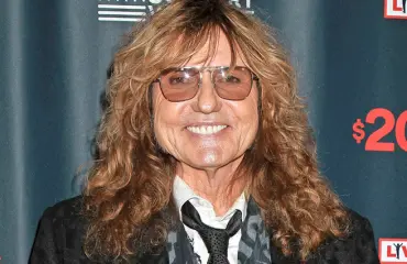 Oho, David Coverdale laittoi 9,2 miljoonan erämaalinnansa myyntiin! Valtava talo kävi vaimoille liian hiljaiseksi 