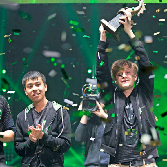 Jesse Vainikka tuuletti voittoa International Dota 2 -turnauksessa. Jesse Vainikka tuuletti voittoa International Dota 2 -turnauksessa.