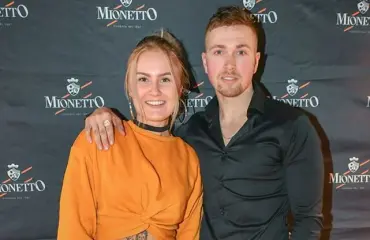  Love Island Suomi -pariskunta Janne ja Veera yhteenmuutosta ja lapsihaaveista: "Jomman kumman täytyy aina tehdä kompromissi"