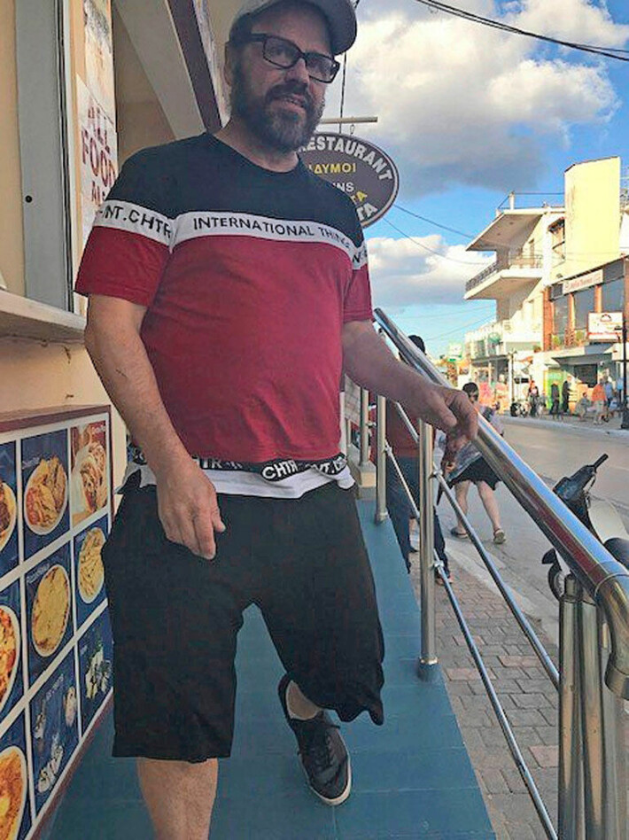 Teuvolle tuli riita seuralaisensa kanssa suositussa Gyros Pita -ravintolassa. – He riitelivät äänekkäästi, Seiskalle kerrotaan. Teuvo Loman Kreikassa
