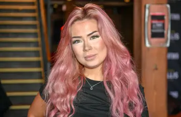 All in! Jethro Rostedt haastaa TIS-Jenna Mäkikyrön pokerissa lauantaina - yleisöllä vapaa pääsy!