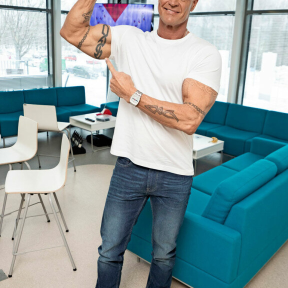 Menetyksistään huolimatta Mika ei ole jäänyt koskaan tuleen makaamaan vaan hakenut hyvää oloa urheilusta. Menetyksistään huolimatta Mika ei ole jäänyt koskaan tuleen makaamaan vaan hakenut hyvää oloa urheilusta.