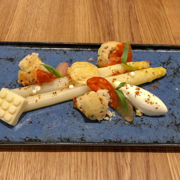 Sauli on koristellut valkoisen parsa-annoksensa selleristä valmistetulla Lego-palikalla! Sauli on koristellut valkoisen parsa-annoksensa selleristä valmistetulla Lego-palikalla!