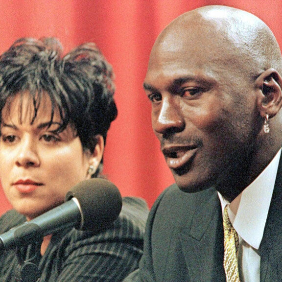 Muistatko nämä kalliit julkkiserot?! Donald Trumpin ex-vaimo kuittaa vuosittain hyvät rahat, elokuvaohjaaja sai Madonnalta kantapubin ja 60 miljoonaa euroa! Michael Jordan