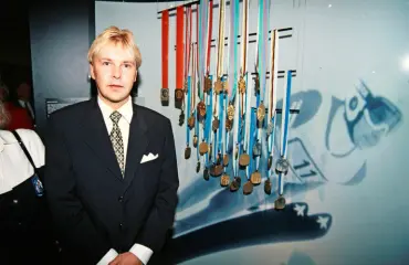 Muistatko?! Mäkisankari Matti Nykäsen mitaleista käytiin hurja vääntö 1990-luvulla – agenttimeininkiä ja taistelua oikeussalissa!