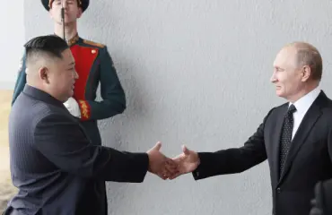 No nyt on tuliaiset! Putin antoi Pohjois-Korean diktaattorille hienon teeastiaston - Kim Jong-un lahjoitti miekan! 