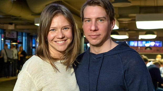 Aku Hirviniemi julkaisi hulvattoman kuvan Sonja-rakkaansa kanssa - yhdennäköisyys legendaarisen sarjakuvahamon kanssa hämmästyttää! Aku Hirviniemi ja Sonja Kailassaari