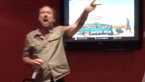 Nicolas Cage haluaa mitätöidä avioliittonsa - hukutti murheitaan karaokebaarissa! Kuvat! Nicolas Cage