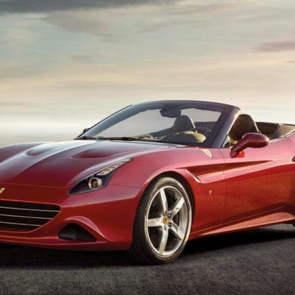 Ferrari California on joidenkin mielestä Ferrareista jopa kaunein. Se kääntää katseita missä tahansa kulkeekin. Ferrari California on joidenkin mielestä Ferrareista jopa kaunein. Se kääntää katseita missä tahansa kulkeekin.