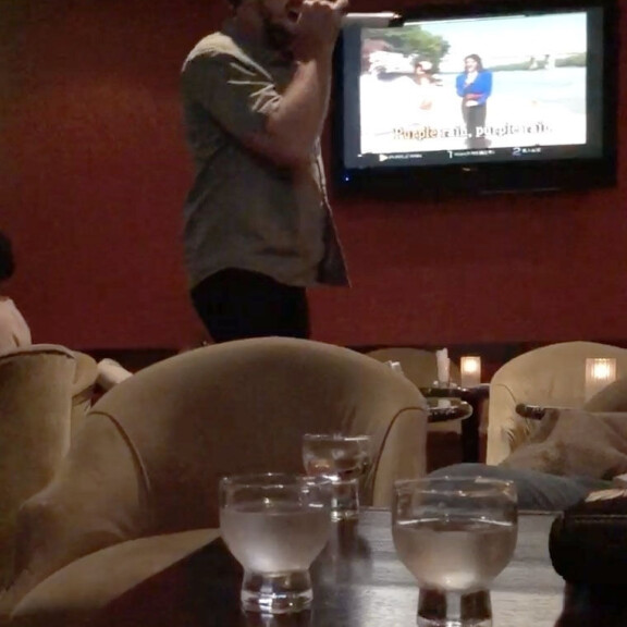 Nicolas Cage haluaa mitätöidä avioliittonsa - hukutti murheitaan karaokebaarissa! Kuvat! Nicolas Cage