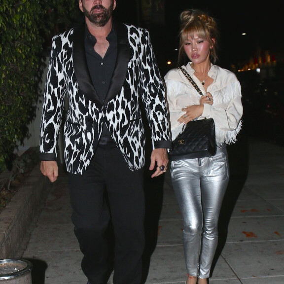 Nicolas Cage haluaa mitätöidä avioliittonsa - hukutti murheitaan karaokebaarissa! Kuvat! Cage ja vaimo