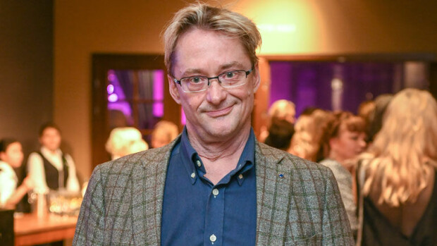 Mikael Jungner ja nuori kaunotar juhlivat Helsingin yössä – kuvat! Mikael Jungner nähtiin yökerhossa.