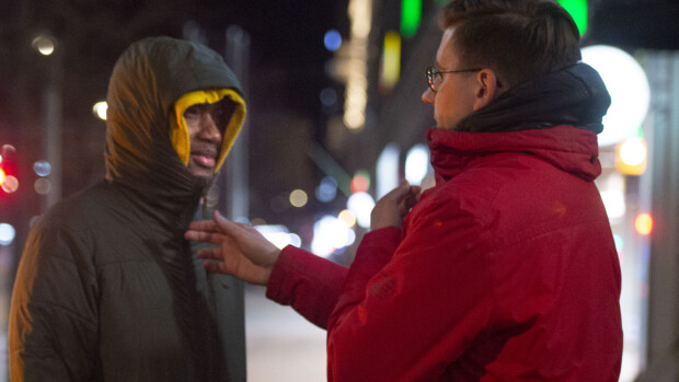 Jännittävä vaali-ilta uuvutti eduskuntaan nouseen Sebastian Tynkkysen ja Alan-rakkaan: 'Mäkkärin kautta nukkumaan' Sebastian ja Alan lähdössä vaalivalvojaisista