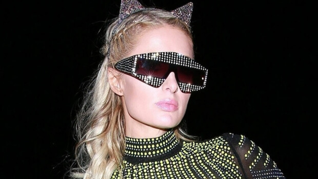 Paris Hilton biletti Coachella-festareilla läpikuultavassa puvussa: nännit hädin tuskin piilossa – kuva! Paris Hilton