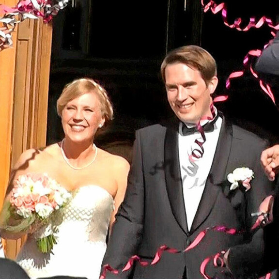Vappu ja Teemu menivät naimisiin vuonna 2013 Uspenskin katedraalissa, Helsingissä. Vappu ja Teemu menivät naimisiin vuonna 2013 Uspenskin katedraalissa, Helsingissä.