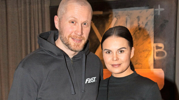 Selviytyjät-tähti Hannes Hyvönen ja fitness-rakas Netta: Hääjärjestelyt jäihin! Hannes Hyvönen ja Netta Suikkanen laittoivat hääjärjestelyt jäihin.