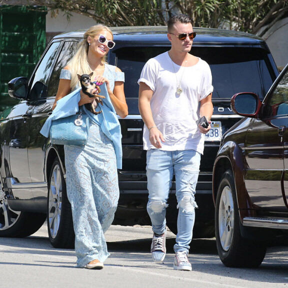 Paparazzi iski! Paris Hilton asuntojahdissa mysteerimiehen kanssa - kuka hän mahtaa olla? Paris Hilton ja mysteerimies