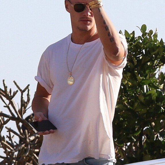 Paparazzi iski! Paris Hilton asuntojahdissa mysteerimiehen kanssa - kuka hän mahtaa olla? Paris Hilton ja mysteerimies