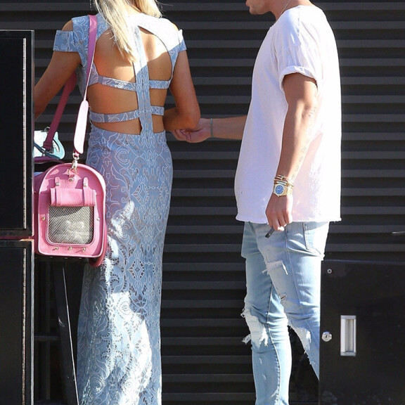 Paparazzi iski! Paris Hilton asuntojahdissa mysteerimiehen kanssa - kuka hän mahtaa olla? Paris Hilton ja mysteerimies