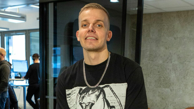 Räppäri Elastinen yhdistää uran ja lapsiperhearjen: ”Tällä hetkellä ei ole mustia silmänalusia!” Elastinen viihdytti Allerin tupareilla.