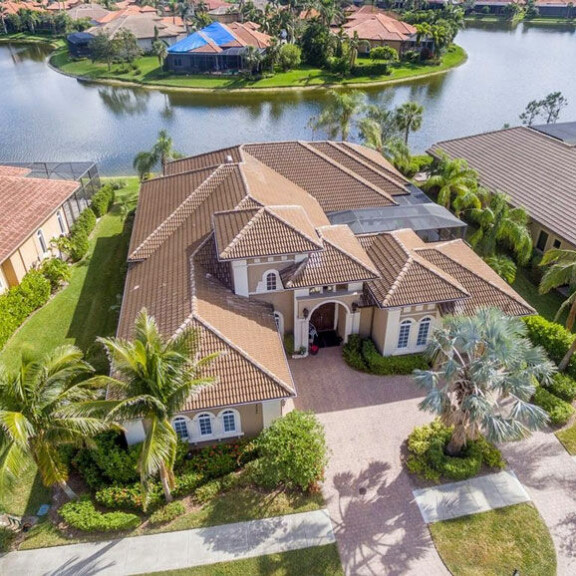 – Ihastuimme tähän asuntoon heti, Jutta kertoo. – Ihastuimme tähän asuntoon heti, Jutta kertoo.