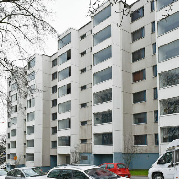 Näyttelijäpariskunta asuu 112-neliöisessä asunnossa. Näyttelijäpariskunta asuu 112-neliöisessä asunnossa.