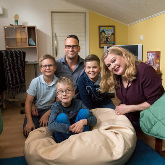 Tarjalla on ensimmäisestä avioliitostaan 22-vuotias Angela, 12-vuotias Gabriel ja 7-vuotias Raphael. – Lapset ovat muokanneet minusta sen, mitä olen. Tarjalla on ensimmäisestä avioliitostaan 22-vuotias Angela, 12-vuotias Gabriel ja 7-vuotias Raphael. – Lapset ovat muokanneet minusta sen, mitä olen.