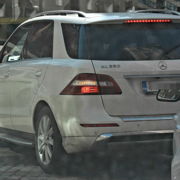 Kohukiekkoilija Jere Karalahti kaahasi ilman korttia – yli 1 500 euron sakot! Jere Karalahden auto.