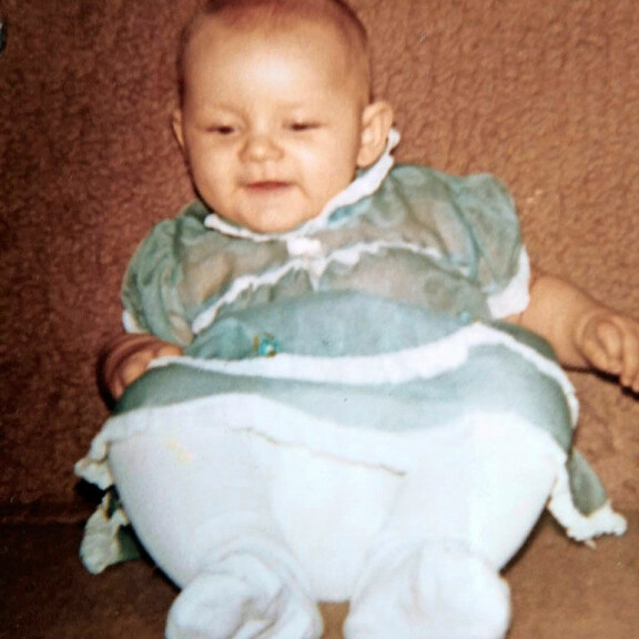 Marika syntyi Ruukin kylässä vuonna 1979. Marika syntyi Ruukin kylässä vuonna 1979.
