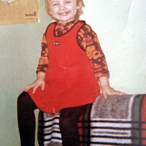 Vanhemmat olivat pikku-Marikan kanssa helisemässä, sillä tytöllä riitti luonnetta jo kolmevuotiaana. Vanhemmat olivat pikku-Marikan kanssa helisemässä, sillä tytöllä riitti luonnetta jo kolmevuotiaana.