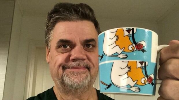 Tero Takamaa pyysi Arabiankin takaisin haluamasta muumimukista yli 25 000 euroa – nyt muki on myyty: Seiska tavoitti uuden ja onnellisen omistajan! Tero ja muumimuki