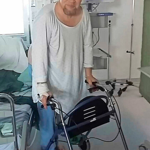 Kun Bablo kolme vuotta sitten viimeksi joutui pallolaajennukseen, hän oli hereillä mutta lääkittynä koko viisituntisen operaation. – Lääkitys oli kohdillaan, kuten kuvasta näkyy. Heti seuraavana päivänä piti nousta jalkeille. Kun Bablo kolme vuotta sitten viimeksi joutui pallolaajennukseen, hän oli hereillä mutta lääkittynä koko viisituntisen operaation. – Lääkitys oli kohdillaan, kuten kuvasta näkyy. Heti seuraavana päivänä piti nousta jalkeille.