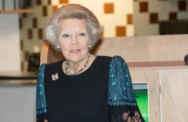 Nerokas vekotin! Hollannin ex-kuningatar Beatrix palkitsi älyrollaattorin keksijän – kuva!
