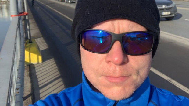 Sampo Kaulanen tilittää entisestä, viinan höystämästä elämästään: 'Morkkiksissa sitä mietti joka kerta että nyt isken korkin kiinni ja alan elämään järkevämpää elämää” Sampo Kaulanen on laittanut korkin kiinni ja se näkyy!