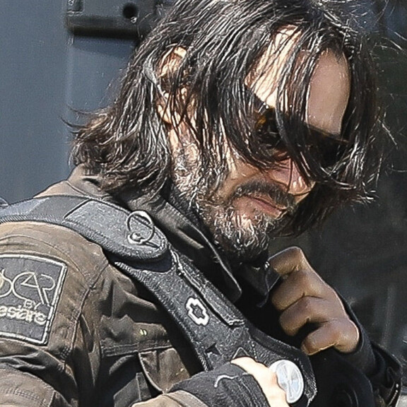 Oho! Matrix-tähti Keanu Reevesin uusi ruokkoamaton tyyli - tunnistaisitko näistä kuvista? Reeves