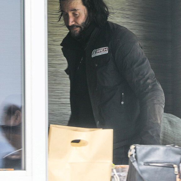 Oho! Matrix-tähti Keanu Reevesin uusi ruokkoamaton tyyli - tunnistaisitko näistä kuvista? Reeves