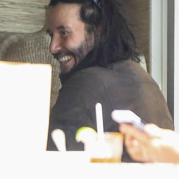 Oho! Matrix-tähti Keanu Reevesin uusi ruokkoamaton tyyli - tunnistaisitko näistä kuvista? Reeves