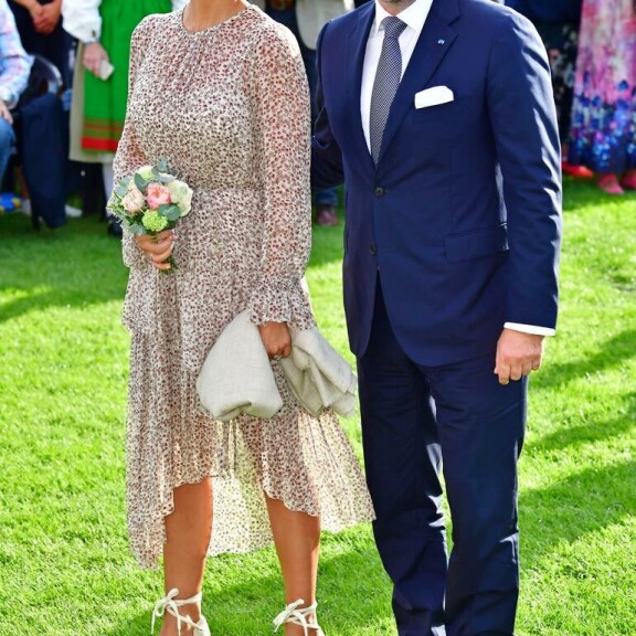 Prinsessa; on usein kertonut kaipaavansa kotimaataan Ruotsia ja perhettään. Prinsessa on usein kertonut kaipaavansa kotimaataan Ruotsia ja perhettään.