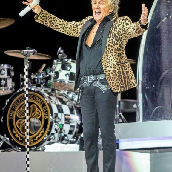 Tom Hanks aloitti erikoisen harrastuksensa jo nuorena – julkkiksilta löytyy hämmästyttäviä keräilykokoelmia Rod Stewart