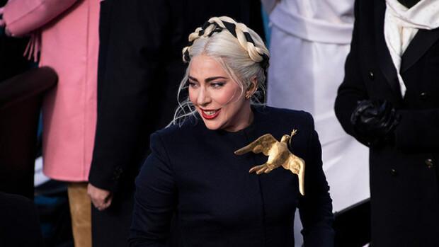 House of Gucci -elokuvan kuvaukset etenevät: Lady Gagan vesirajaa hipova hameenhelma paljasti kuvauksissa enemmän kuin piti - kuvat! Lady Gaga