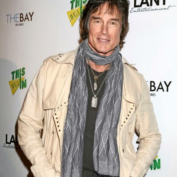 Ronn Moss tähditti Kauniit ja rohkeat -sarjaa vuosina 1987–2012. Ronn Moss tähditti Kauniit ja rohkeat -sarjaa vuosina 1987–2012.