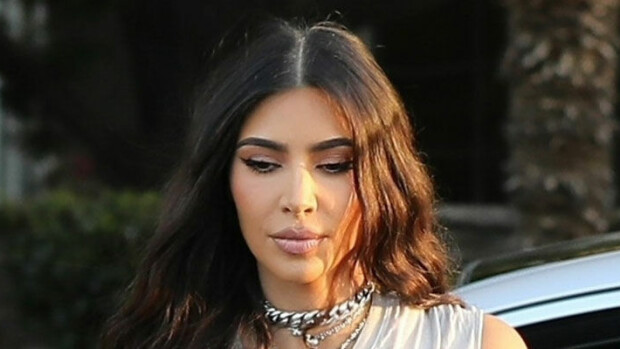 Kim Kardashianin pihalle nousi useita pieniä rakennuksia - tällaista leikkialuetta ei joka päivä näekään! kim kardashian