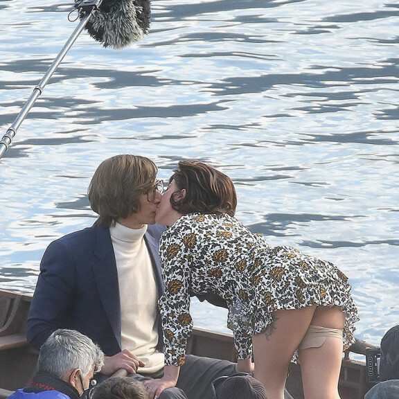 House of Gucci -elokuvan kuvaukset etenevät: Lady Gagan vesirajaa hipova hameenhelma paljasti kuvauksissa enemmän kuin piti - kuvat! Lady Gaga Adam Driver